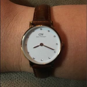 genuine leather band/Daniel Wellington. Like new
